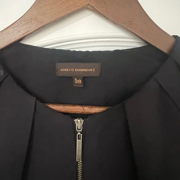 Adolfo Dominguez Black Pleated Women's Blazer - Picture 2 of 3